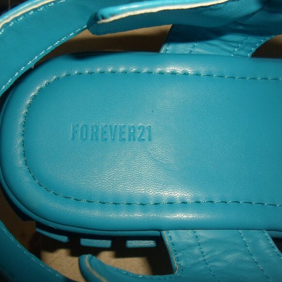 Sandals - Picture 2 of 3